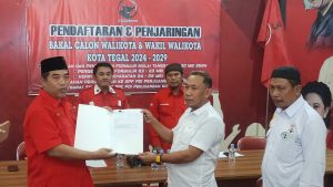 Faruq Ibnul Haqi Ambil Formulir Bakal Calon Wali Kota Tegal di PDI Perjuangan