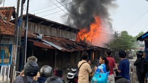 12 Kios Pasar Malam Kota Tegal Terbakar