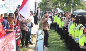 Buruh CTG Datangi Bea Cukai Tegal, Izin Dibekukan