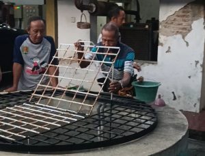 Pria Gagah Berwujud Manusia Ular Penjaga Brebes