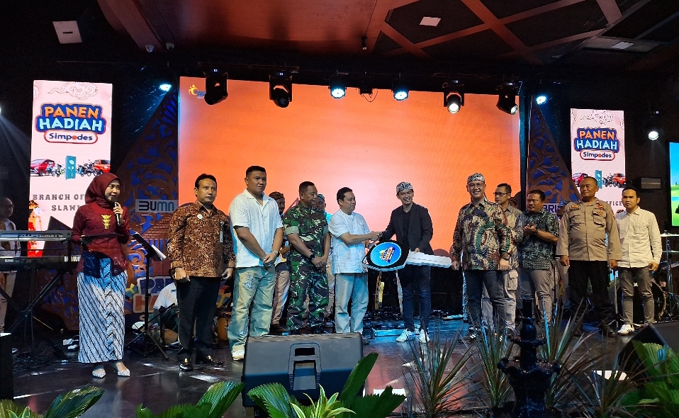 Nasabah BRI Slawi Dapat Undian Mobil Hyundai Stargazer.