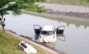 Sopir Ngantuk, Mobil Masuk Sungai di Jalur Prupuk – Songgom
