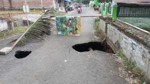 Berbahaya, Jembatan Karangjambu Tegal Berlubang Parah
