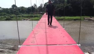Pembangunan Jembatan Gantung Kalinusu Hampir Rampung
