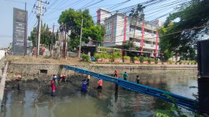 Sinergi DPUPR dan MGM Bersihkan Sungai Sibelis Tegal