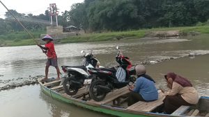 Sudah Ada Jembatan, Jasa Perahu Penyeberangan Tak Khawatir Pendapatannya Berkurang