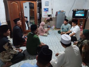 Haji Ischak Sambangi Korban Kecelakaan Rombongan Muslimat NU Kertasari