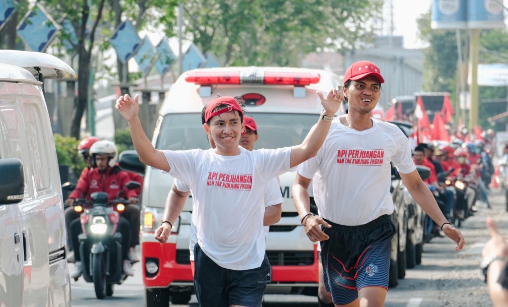 Ratusan Kader PDIP Brebes Sambut Pelari Obor Api Abadi
