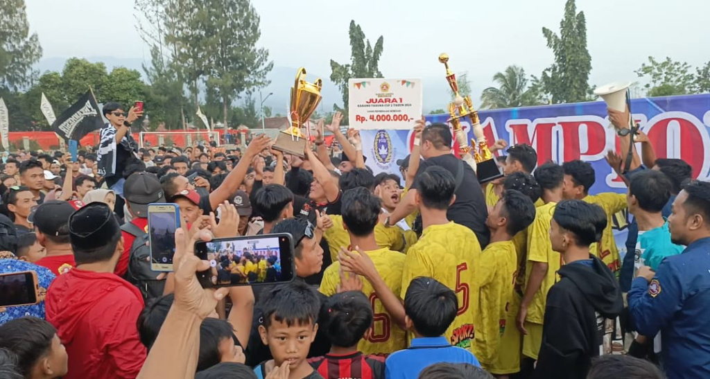 Kesebelasan Porwa Winduaji Juara Turnamen Karang Taruna Cup 2024