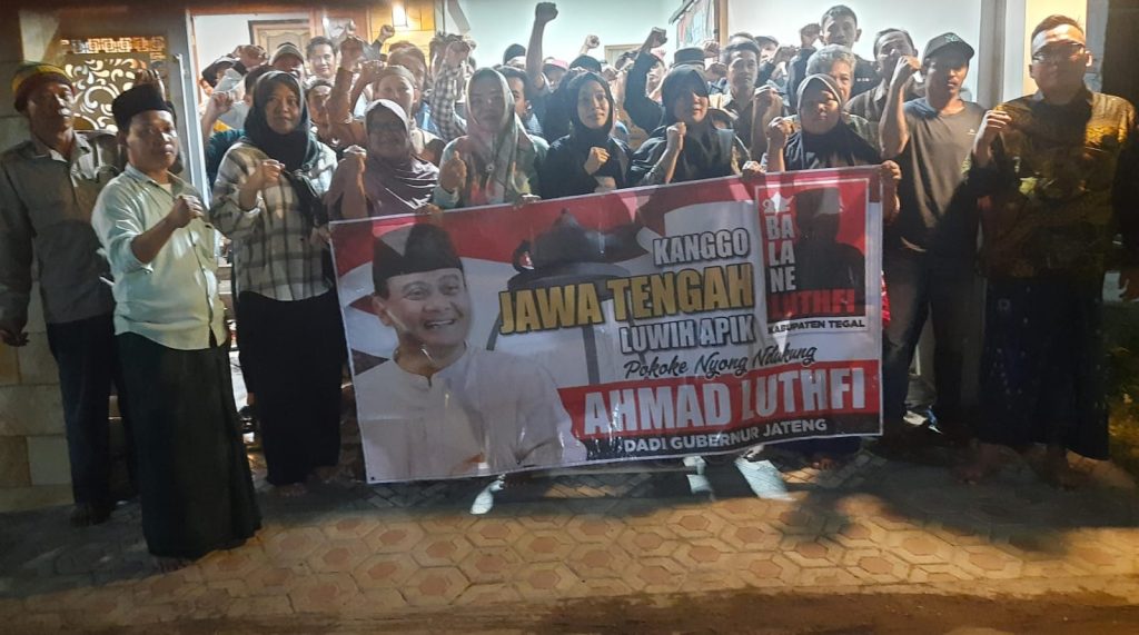 Relawan di Tegal Canvasing Door to Door Kenalkan Sosok Ahmad Luthfi