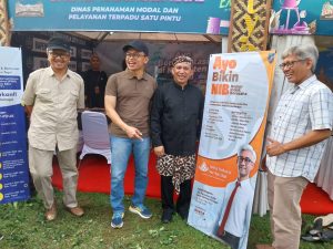 Tinjau Stan Slawi Ageng Expo 2024, Pj Bupati Jajal Membatik