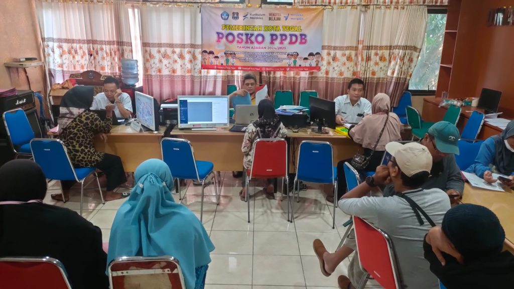 Posko PPDB Disdikbud Kota Tegal Membludak