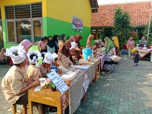 Masyarakat Serbu Market Day di SD Kalisoka 3, Ludes Hanya Dalam Waktu 1 Jam