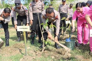Polres Tegal Tanam 1.000 Pohon dan Tabur 5.000 Ikan di Kawasan Waduk Cacaban