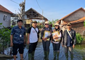 Pantarlih di Ulujami Pemalang Dapat Sepatu Boots