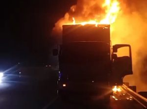Truk Paket Terbakar di Tol Pejagan – Pemalang