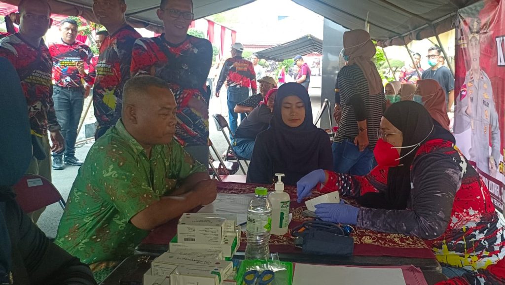 Bhakti Kesehatan Trabas Kamtibmas Bersama Kapolda Jateng Polres Tegal Kota Diserbu Warga