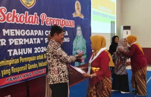 40 Peserta Sekolah Perempuan Diwisuda