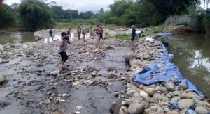 Tujuh Tahun Bendung Jembatan Rusak, Petani Andalkan Bendung Darurat