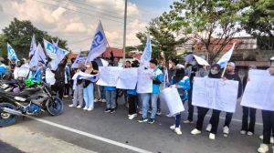 Geruduk DPRD, Ratusan Buruh di Brebes Demo Tolak TAPERA