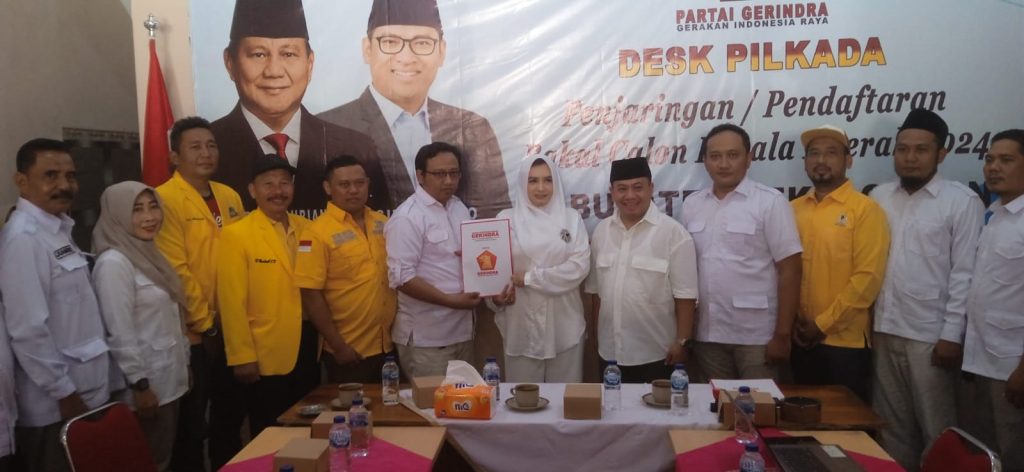 Fadia – Sukirman Kembalikan Formulir Pendaftaran ke Partai Gerindra