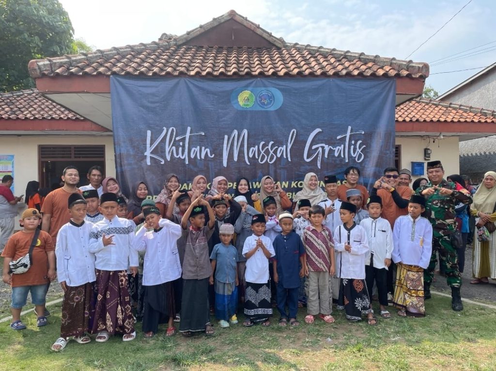 Pengabdian Masyarakat, Dosen dan Mahasiswa Ilmu Kesehatan Bhamada Gelar Sunat Massal