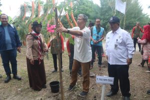 Pj Wali Kota Tegal Ajak Warga Tanam Pohon di Setiap Rumah