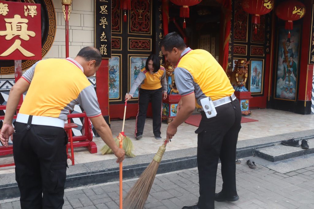 Sejumlah Tempat Ibadah, Jadi Sasaran Bersih-Bersih