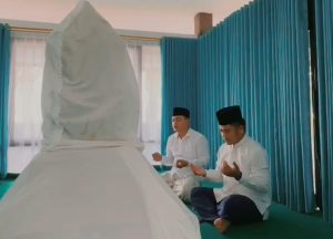 Haji Ischak Ziarah ke Makam Pendiri Kabupaten Tegal, Ki Gede Sebayu