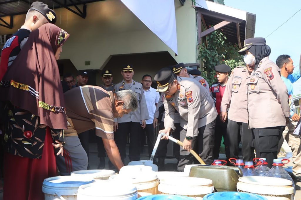 Warga RW 10 Kelurahan Panggung Kesulitan Air Bersih