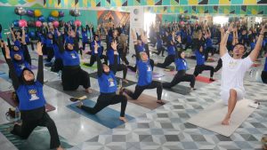 Puluhan Peserta Powerfull Yoga bersama Anjasmara
