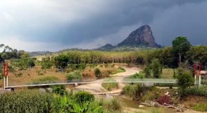 Pesona Jembatan Gantung Ciraong