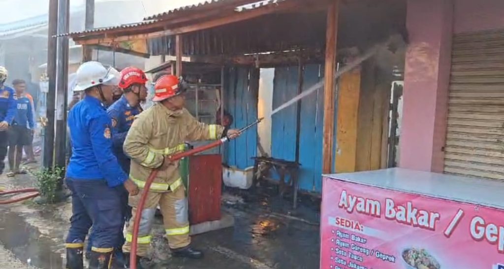Diduga Korsleting Listrik, Rumah Warga di Brebes Ludes Kebakaran