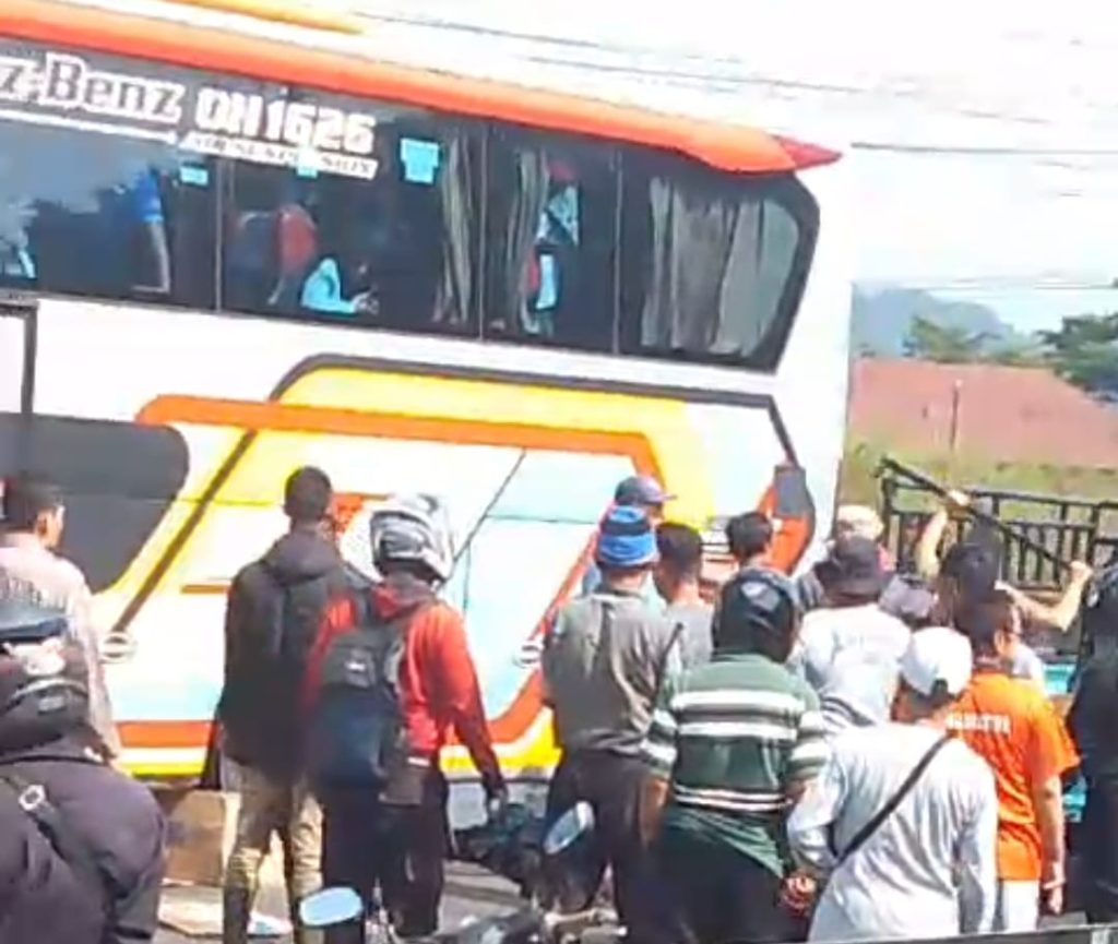 Kecelakaan Maut di Flyover Kretek Paguyangan, Pengendara Motor Tewas Terlindas Bus