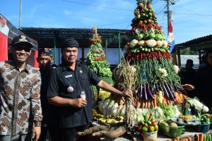 Ruwat Bumi Desa Cilongok, Arak Gunungan dan Pagelaran Wayang Semalam Suntuk
