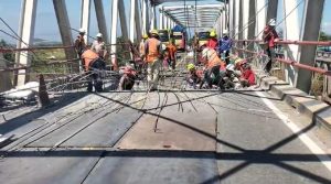 Berlubang, Jembatan Poncol Brebes Ditutup Total
