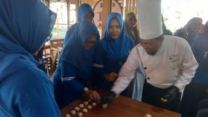 Anggota Iwapi Dilatih Membuat Roti