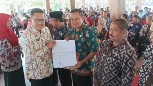 Terima SK Perpanjangan Jabatan, Kades Diminta Selaraskan Kegiatan dengan Program Pemerintah