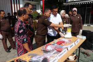 Kejari Brebes Musnahkan Ribuan Butir BB Obat Terlarang