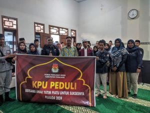 KPU Pemalang Berikan Santuan pada Anak Yatim