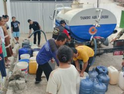 Dampak Kekeringan, BPBD Brebes Droping 5.000 Liter Air ke Desa Ciomas