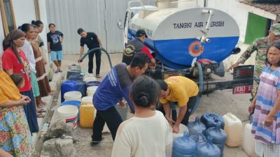 Dampak Kekeringan, BPBD Brebes Droping 5.000 Liter Air ke Desa Ciomas