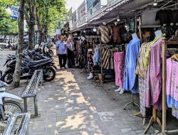 Pedagang Batik Pasar Setono, Bertahan di Tengah Gempuran Online Shopping dan COD
