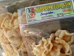 Darto Menyulap Telor Asin Menjadi Kerupuk, Inovasi yang Diburu Pembeli