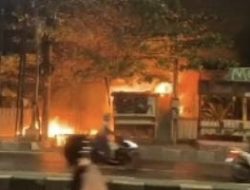 Warung Rokok dan Sembako Terbakar