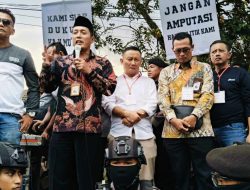 Pendukung Balon Independent Demo Bawaslu Kabupaten Tegal