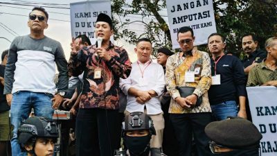 Pendukung Balon Independent Demo Bawaslu Kabupaten Tegal