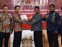 Uyip-Satori Paslon Pertama Daftar ke KPU Kota Tegal