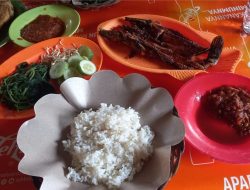 Nikmatnya Mujaher Goreng dan  Gabus Bakar Khas Cacaban