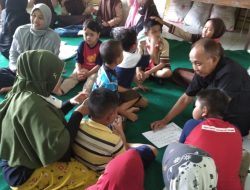 Kusnadi, Belajar Bahasa Isyarat Untuk Membantu Penyandang Tunarungu